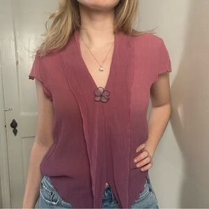 Short sleeve blouse with flower